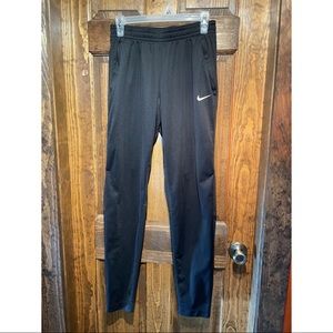NIKE women’s jogger size M with zipper pockets